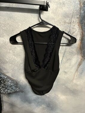 BLACK DEEP V NECK TANK TOP WITH LACE TRIM SIZE SMALL